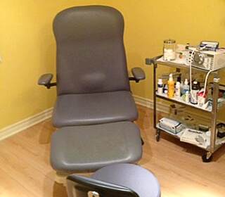 North York Chiropody Office Chiropodist, podiatrist, foot doctor in the North York, ON M2J 2K9 (Newtonbrook, York Mills, Willowdale, Clanton Park, Parkwoods, Don Mills, Milliken, Thornhill, Langstaff, Agincourt, Bayview Village) and Mississauga, ON L5L 5M5 (Erin Mills, Erindale, Cooksville, Port Credit, Clarkson, Streetsville, West Oak Trails, Clearview, Uptown Core, Kerr Village) areas